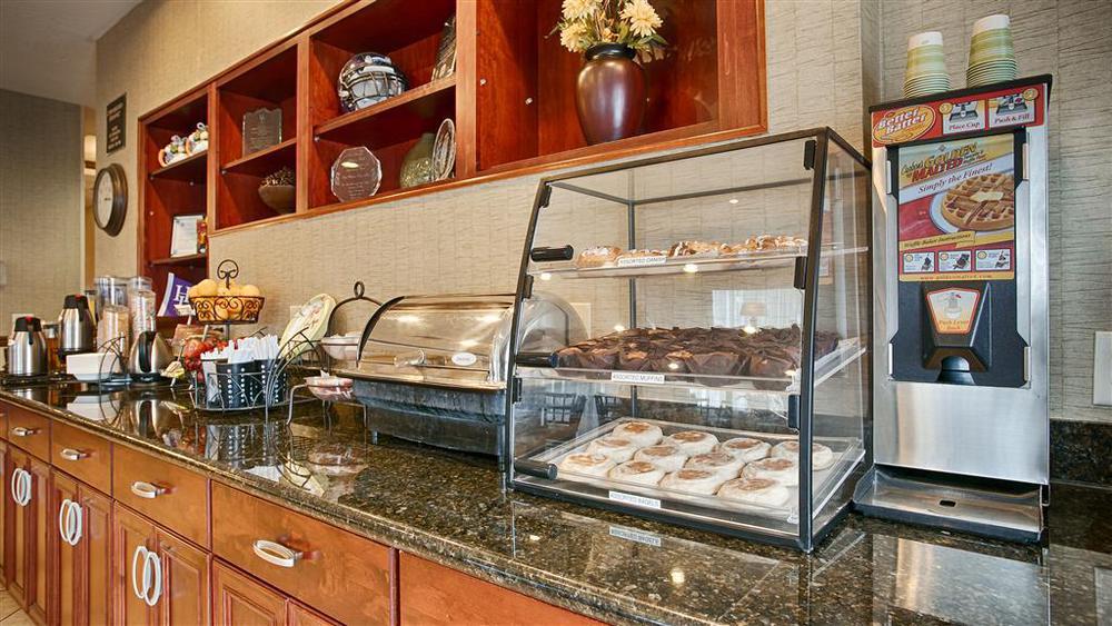 Best Western Plus Montezuma Inn And Suites Лас Вегас Ресторант снимка