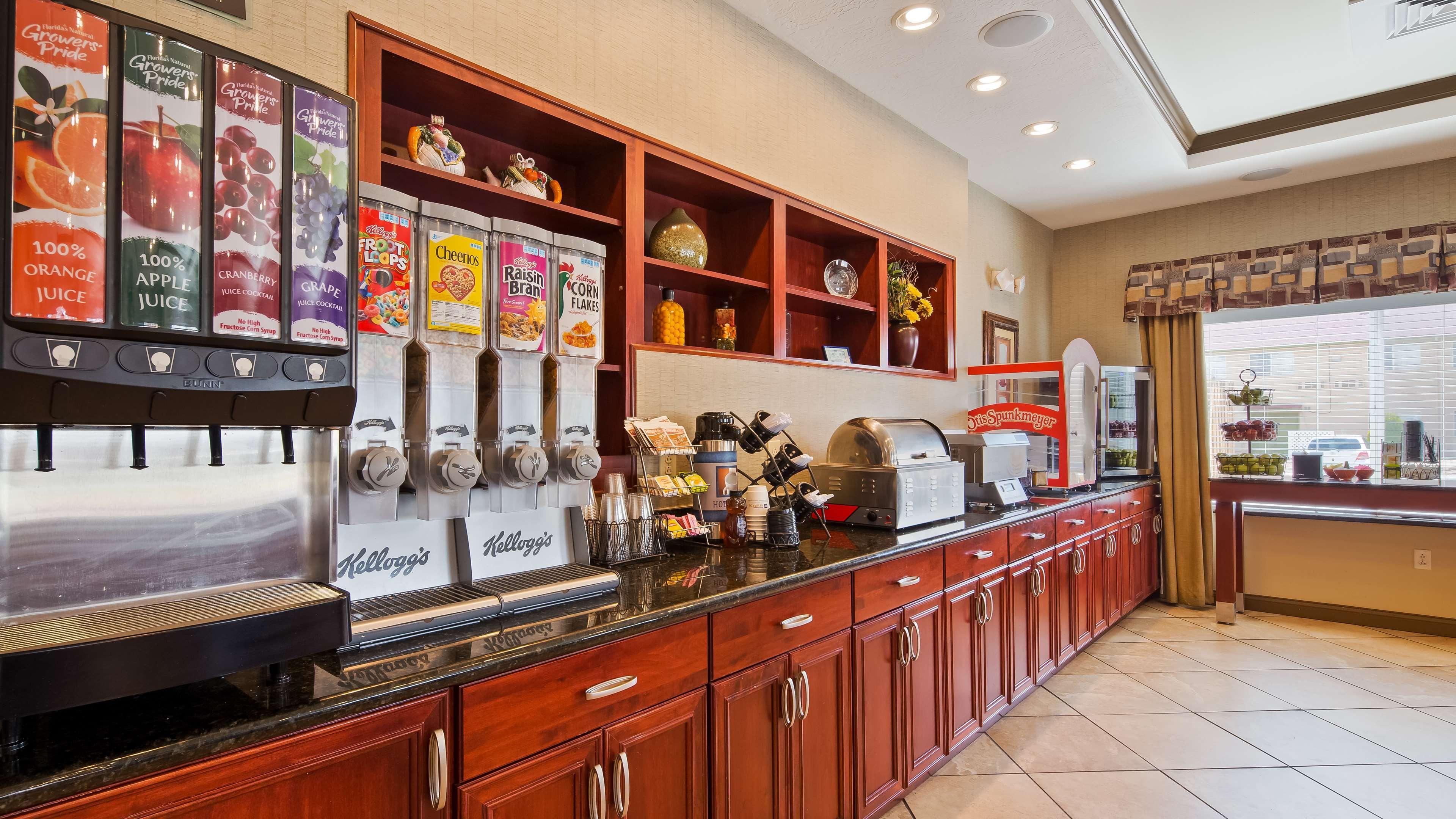 Best Western Plus Montezuma Inn And Suites Лас Вегас Екстериор снимка