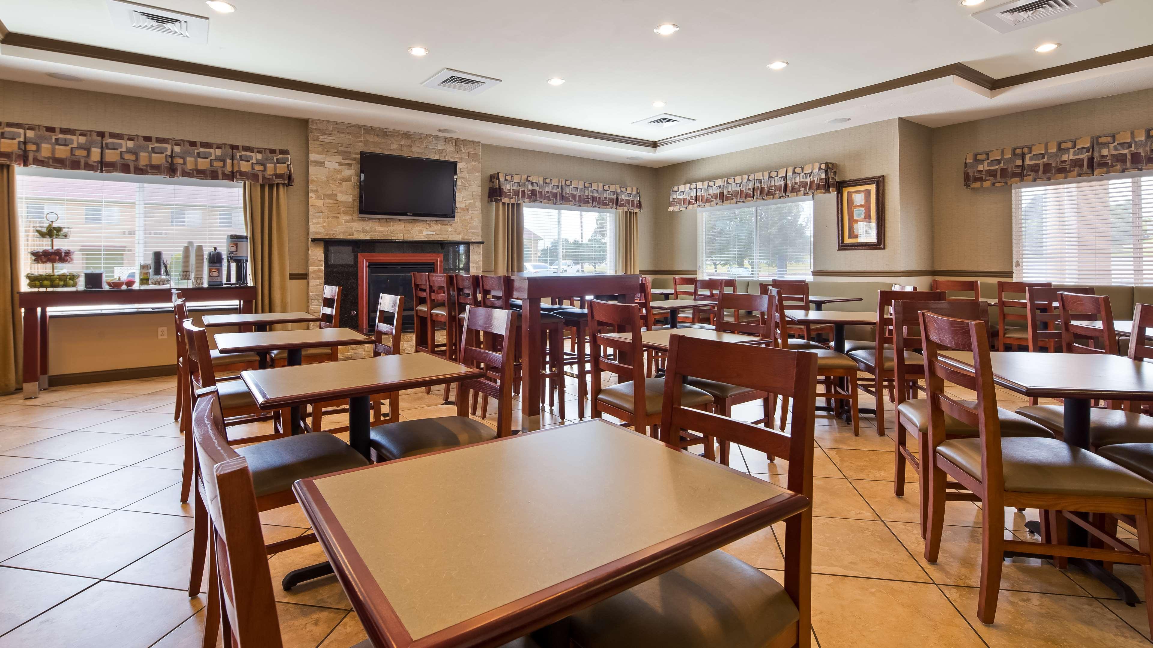 Best Western Plus Montezuma Inn And Suites Лас Вегас Екстериор снимка